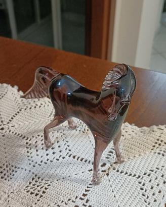 Cavallo in vetro di murano tinta prugna