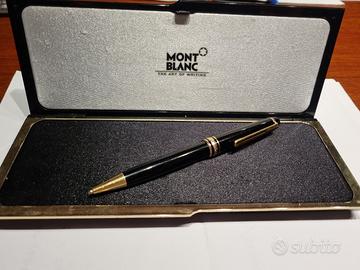 Montblanc nera con inchiostro rosso, da 520 a 220 