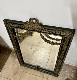 Specchio con decoro in ottone
