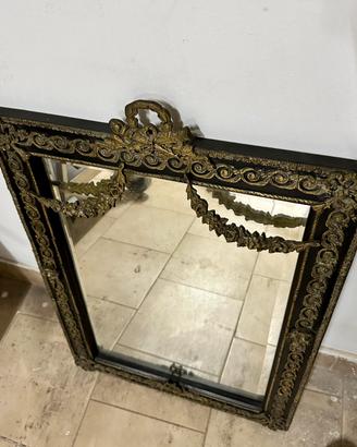 Specchio con decoro in ottone