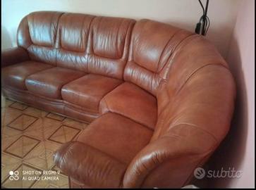 divano angolare in pelle