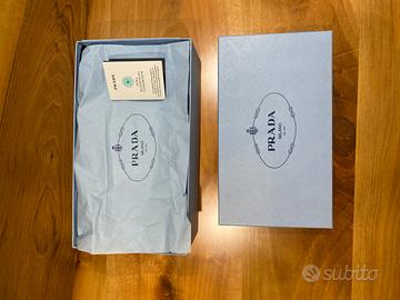 Scatola di scarpe Prada