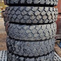 Gomme 9.00 r16 o 255/100r16 per vm90