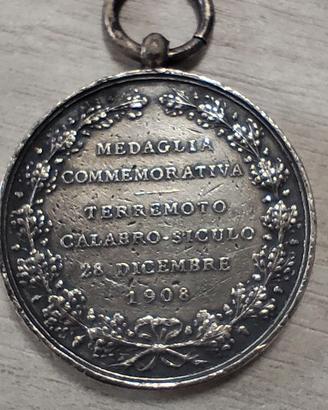 Medaglia arg. Comm.Terremoto Calabro Siculo 1908