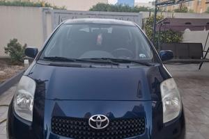auto Toyota yaris 