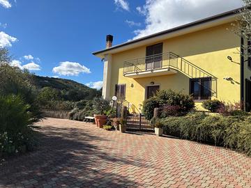 Villa indipendente moderna con 3 livelli