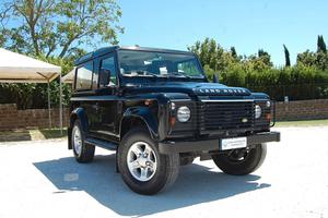 Land Rover Defender 90 2.4 TD4 Station Wagon SE