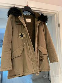 Parka verde con cappuccio Zara