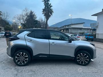 Toyota Yaris Cross 1.5 Hybrid 5p. E-CVT AWD-i Tren