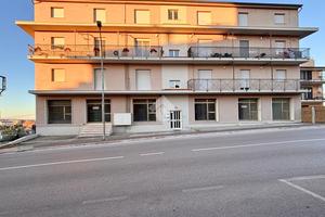 4 LOCALI A MONTENERO DI BISACCIA