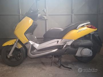 Yamaha x max 250
