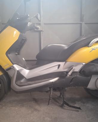 Yamaha x max 250