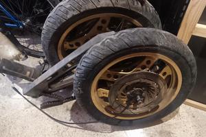 Forcella, cerchio anteriore e posteriore Honda VF