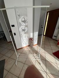 Appendi abiti con ruote