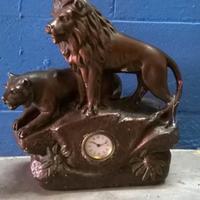 Soprammobile in gesso.