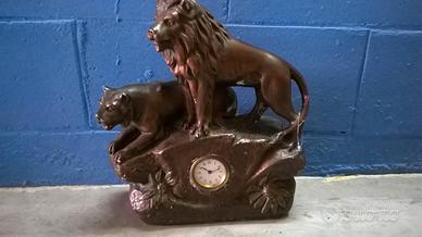 Soprammobile in gesso.