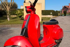 Vespa 50S Rossa