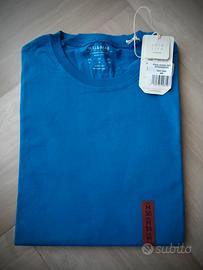 T-shirt azzurra
