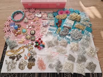 Materiale per bigiotteria.