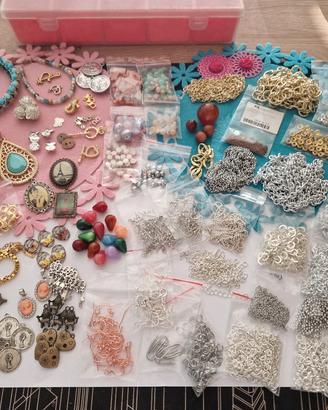 Materiale per bigiotteria.