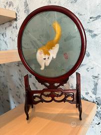 Prezioso ricamo in seta orientale double face