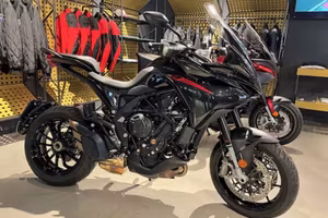 MV Agusta Turismo Veloce 800 MV Agusta Turism...