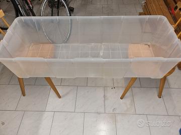 Contenitore in PE con coperchio a chiusura