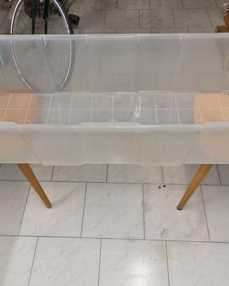 Contenitore in PE con coperchio a chiusura