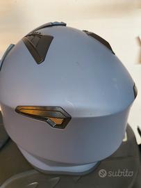 casco acerbis con occhiali parasole e frontalino
