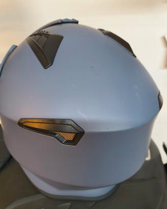 casco acerbis con occhiali parasole e frontalino