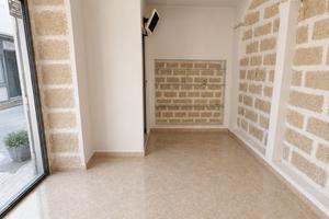 Locale commerciale angolare super visibile