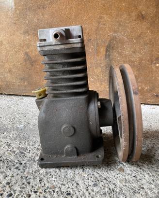 Gruppo pompante  per compressore Aria