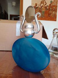 bottiglia esposizione  profumo blu di Blumarine 