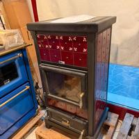 Stufa a legna in ceramica