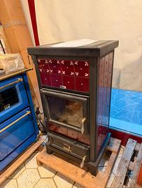 Stufa a legna in ceramica