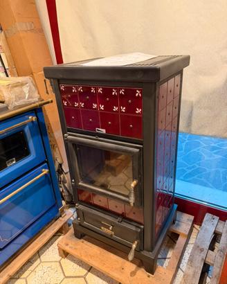 Stufa a legna in ceramica