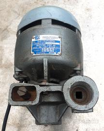 Pompa acqua  v.220 5,2 A  giri/m 6900