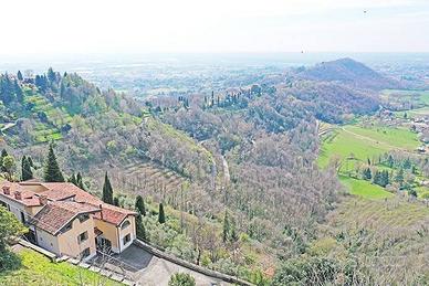 Villa di 1175 m² con più di 5 locali e box auto do