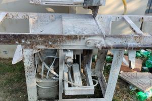 Macchina taglia marmo