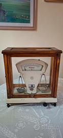 Bilancia vintage Fulgor con teca in legno