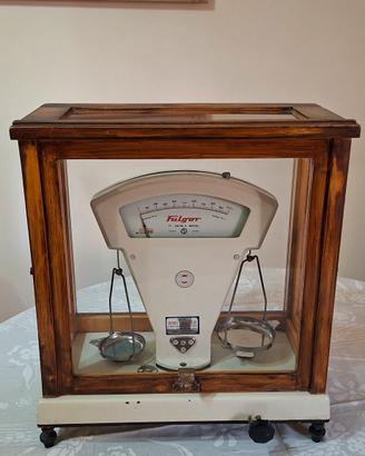 Bilancia vintage Fulgor con teca in legno