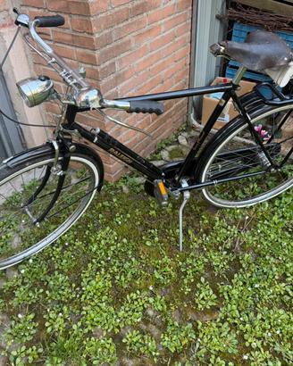 bicicletta nera vintage per vero amatore