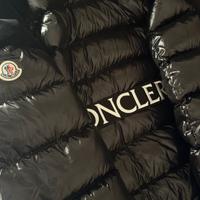 Moncler corto nero lucido con cintura