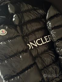 Moncler corto nero lucido con cintura