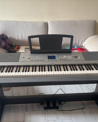 YAMAHA DGX-640- Pianola 88 tasti pesati + supporto