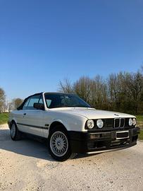 BMW E30 320i cabrio