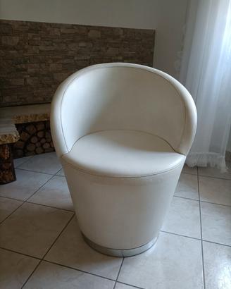 poltrona in ecopelle bianca 