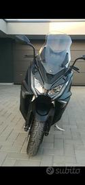 scuter Kymco 550 ak