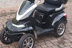 Motoretta elettrica quadriciclo per anziani