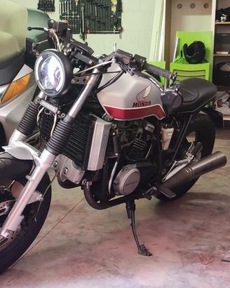 Honda vf 750 cafe racer